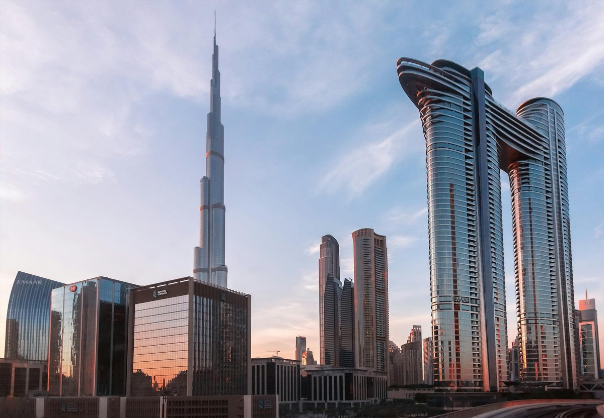 SCuriosidad277's tweet photo. ¿Sabías que los rascacielos no solo definen las skylines de las ciudades, sino que también son un testimonio de la ingeniería avanzada y la ambición humana? 🏗️ Aquí te dejo algunos de los edificios más altos del mundo. ¡Prepárate para sorprenderte! #Arquitectura #Rascacielo https://t.co/2EceYWZuMb
