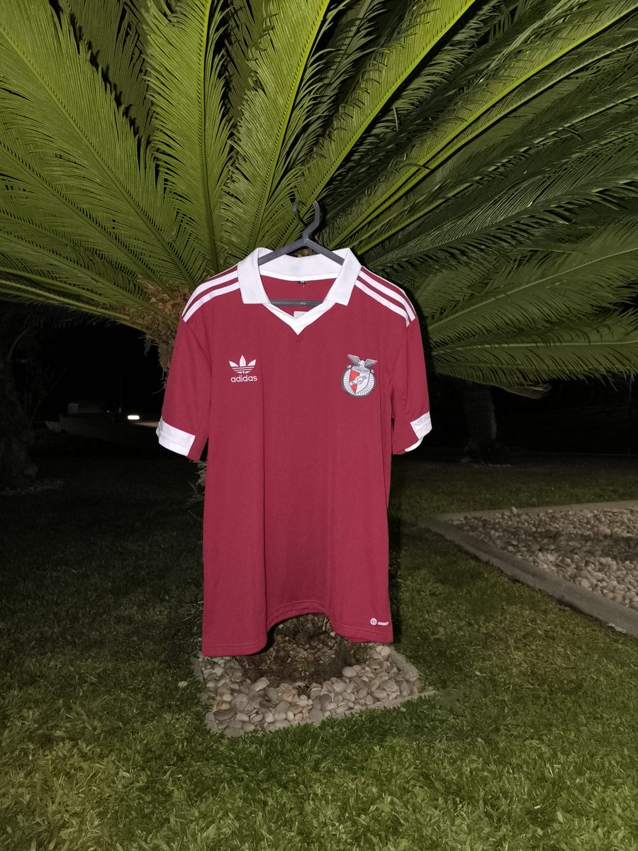 Olá, vimos anunciar que já se encontra disponível o segundo e último lote de 200 unidades da camisola SL Benfica Farmácia Franco Edition 🔥 🔥 
Caso ainda pretenda adquirir a camisola apenas envia mensagem ✅