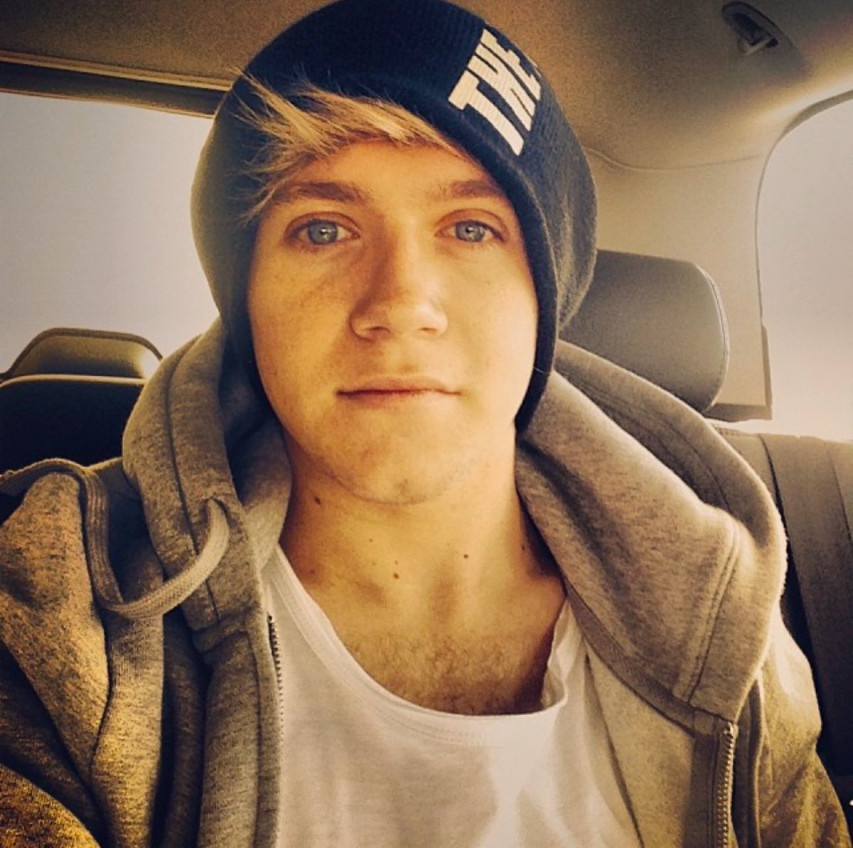 🔙 | THIS ICONIC SELFIE TURNS 11 YEARS TODAY ♥️🤭, image size:1200x1193