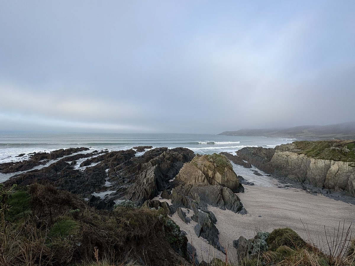 WoolacombeSurf's tweet photo. From mist, clouds to clear sky and sun! ☁️🌥️☀️🌊 #woolacombe #surf #mist #beach #sand #bigtides #surfing #surfsup #epic #offshore #winter #surfer #woolacombebay #combesgate #northdevon #reflections #january https://t.co/8qupcVVMUY