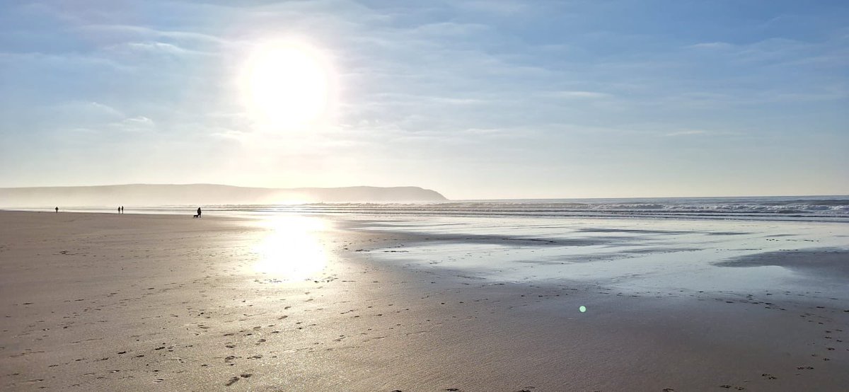 WoolacombeSurf's tweet photo. From mist, clouds to clear sky and sun! ☁️🌥️☀️🌊 #woolacombe #surf #mist #beach #sand #bigtides #surfing #surfsup #epic #offshore #winter #surfer #woolacombebay #combesgate #northdevon #reflections #january https://t.co/8qupcVVMUY