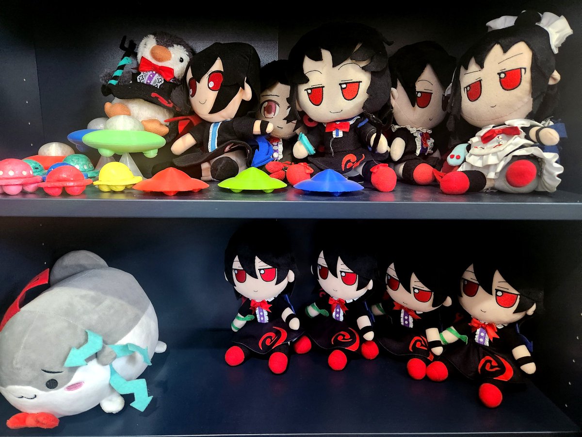 plushpenguin's tweet image. I reorganized my entire Nue collection into a better shelf!