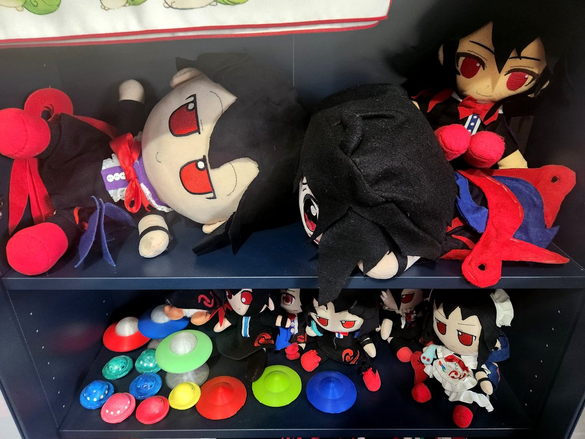plushpenguin's tweet image. I reorganized my entire Nue collection into a better shelf!
