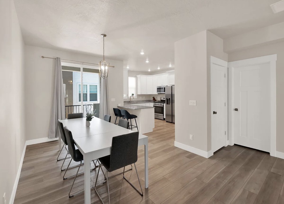 aj4mapleton's tweet image. Our Beautiful Townhome is for Rent in Spanish Fork!
•Rent: $2,000/month + utilities
•Details: 3 bedrooms, 3 bathrooms, nearly new!
•Features:
•2 spacious decks
•2 family rooms
•2-car garage with a 48-amp Tesla outlet

Apply here: app.tenantturner.com/qualify/1003-s…