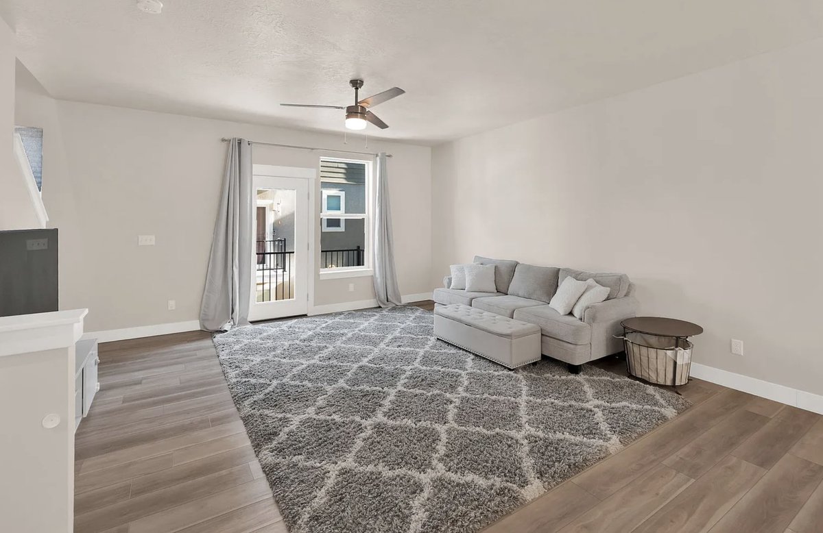 aj4mapleton's tweet image. Our Beautiful Townhome is for Rent in Spanish Fork!
•Rent: $2,000/month + utilities
•Details: 3 bedrooms, 3 bathrooms, nearly new!
•Features:
•2 spacious decks
•2 family rooms
•2-car garage with a 48-amp Tesla outlet

Apply here: app.tenantturner.com/qualify/1003-s…