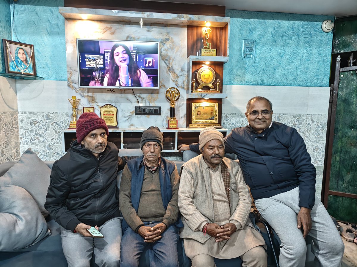 MkYADAV54717583's tweet photo. Happy birthday 🎂🎂 Papa ji 🎉🎉 https://t.co/ITmbxKOKd4