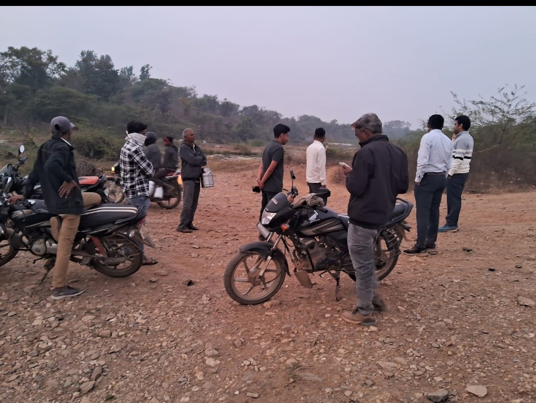 મેઘરજ તાલુકાના ગેડ ગામે પ્રધાનમંત્રી આવાસ યોજનાના આવાસોની મુલાકાત કરવામાં આવી અને આવાસો ઝડપથી પૂર્ણ કરવા સમજૂત કરવામાં આવ્યા . તેમજ અરવલ્લી સૂચક એપ અંતર્ગત બોર્ડર વિલેજમાં સમાવિષ્ટ ગામોનું સર્વે કરવામાં આવ્યું..<a href="/CollectorArv/">Collector & District Magistrate, Arvalli</a> <a href="/CMOGuj/">CMO Gujarat</a> <a href="/GujPRHDept/">Panchayat, Rural Housing & Rural Dev. Department</a> <a href="/crdgujarat1/">Commissionerate of Rural Development,Gujarat</a>