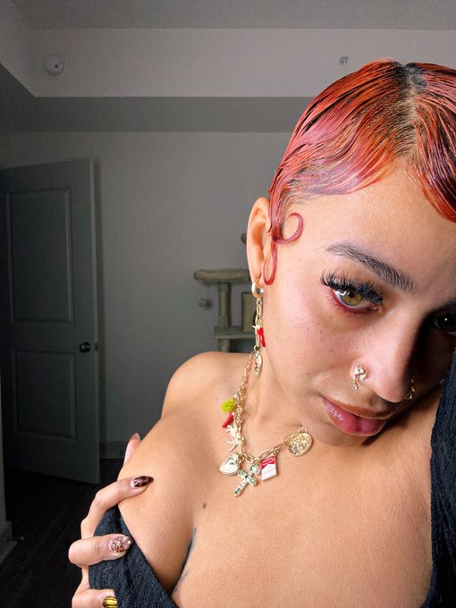 Hope everyone has a beautiful Wednesday ✨🍷🥀 https://t.co/ZBLRKijzyV<a href="/tag/natural"class="tags"><span>#natural</span></a><a href="/tag/naturalbodies"class="tags"><span>#naturalbodies</span></a><a href="/tag/blessedwithalongboot"class="tags"><span>#blessedwithalongboot</span></a>