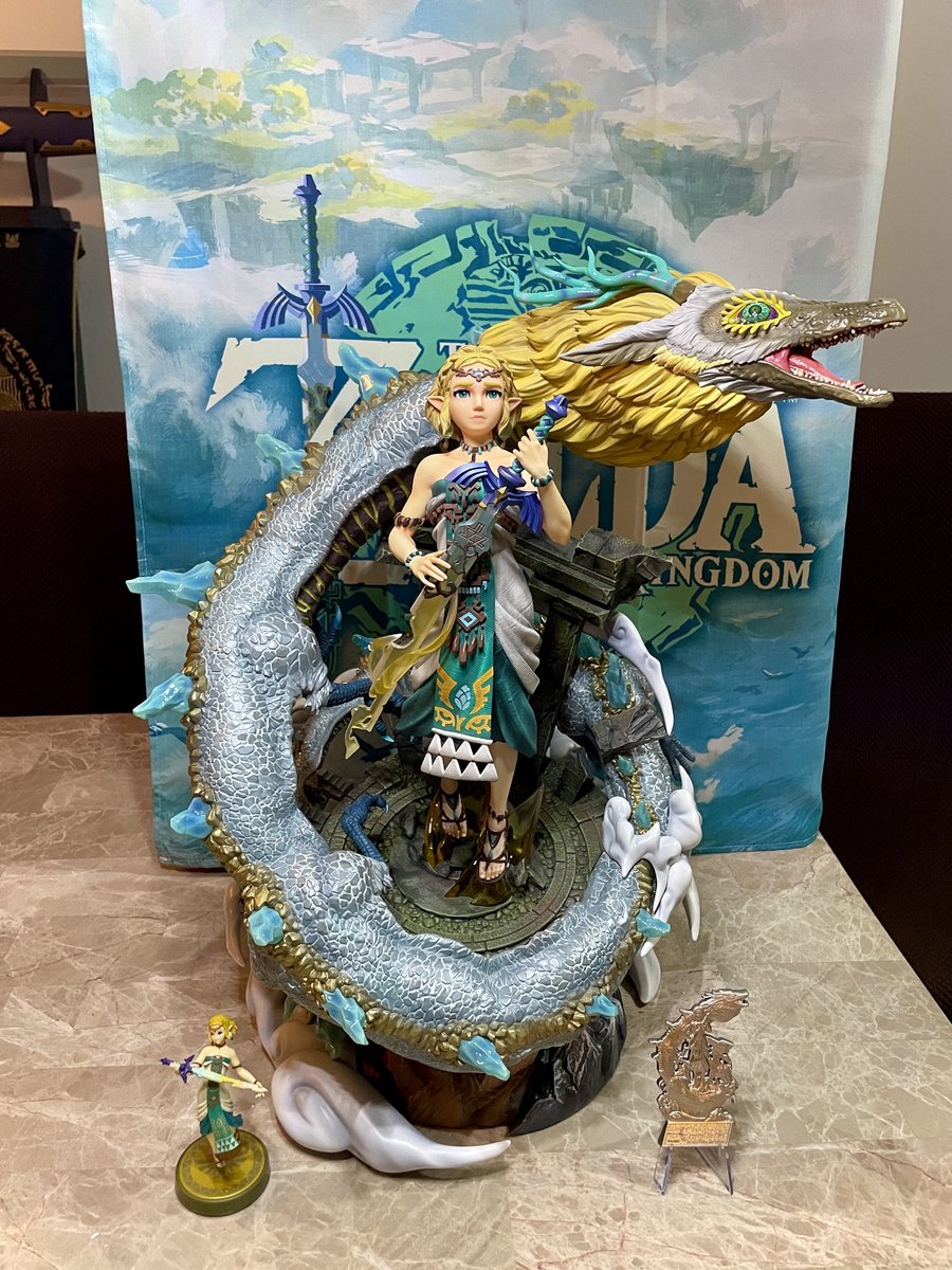 I don't normally buy these unlicensed statues, but this one looked so good I couldn't resist!
It's the Tears of the Kingdom Zelda (and Light Dragon) 1/6 statue, by Wake Studio.