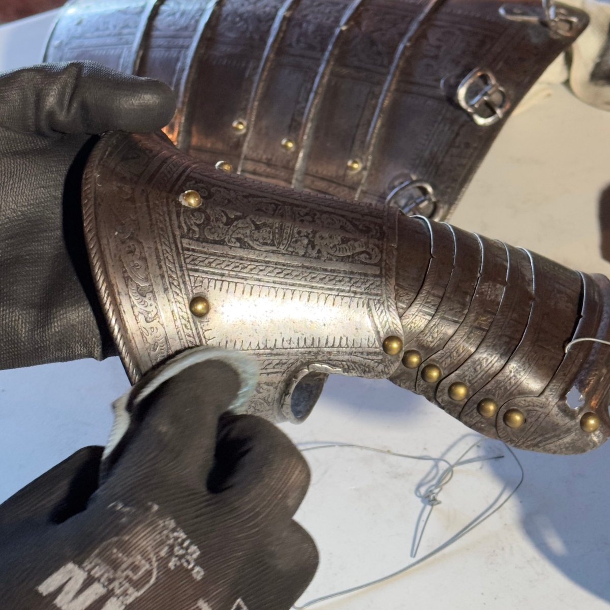 Warwick Warriors  are currently cleaning our armor in the Great Hall, beginning with this incredible Italian Milanese Tournament Harness ⚔️