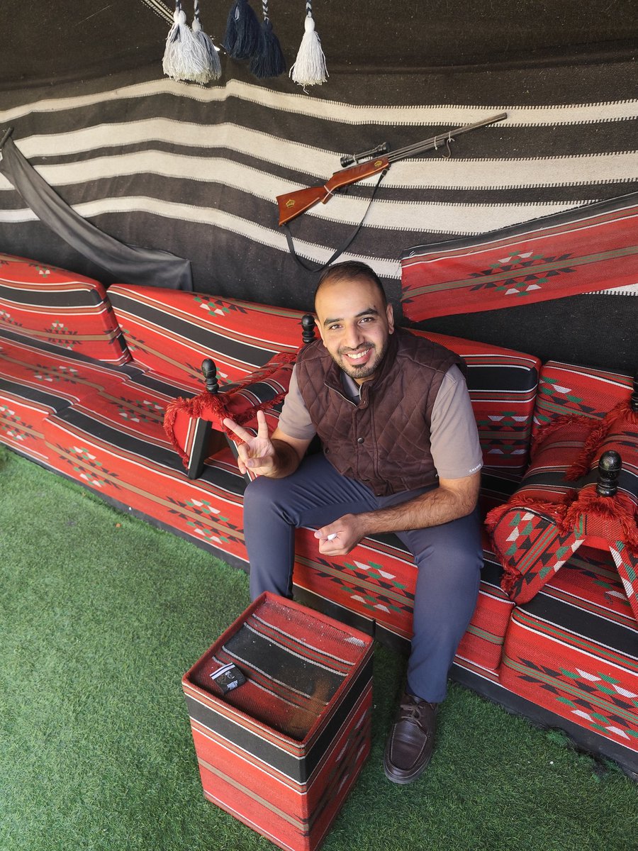 MoMegdadi's tweet photo. في مثل هذه اللحظات يجب على كل إنسان شريف أن ينحني ويشكر هذا الإنسان @OsamaDmour5 النشمي أسامة الضمور  الذي لم ينقطع حبر قلمه دقيقة عن دعم غزة والمقاومة، ونقل كل أنواع الألم وتذكير الناس بكل دقيقة بما يحدث هناك.

كما اننا لا ننسى وسنبقى نستذكر كميات الشيطنة التي لحقت بك وكميات اللعنات التي امطرت بها  من صهاينة العرب والوطنجية لأنك كنت في صف المقاومة في غزة.

بارك الله فيك وفي نفسك وقلمك، هذا شيء بسيط في حقك.