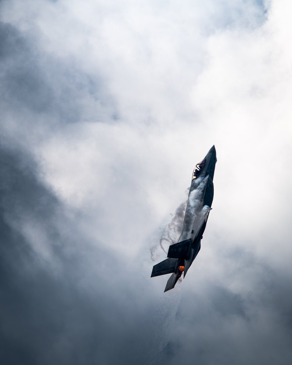 🎨 #f35