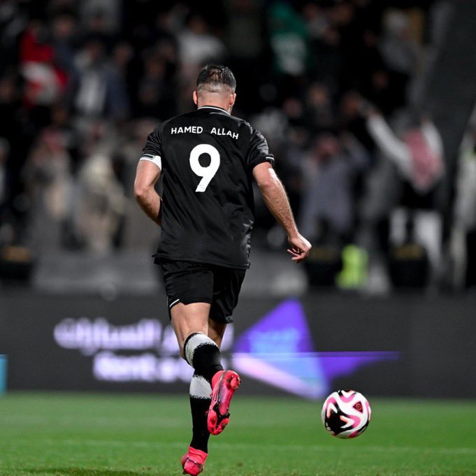 zyz48984534's tweet image. #الشباب 🚨🚨🔥🔥

رغم كل الظروف..

اصابات تضرب الفريق؟
رباط صليبي لـ الظهير والحارس؟
غيابات لعدة نجوم من بداية الموسم؟
فوارق مالية ضخمة؟

رغم كل الظروف الممكنة، الشباب بالتاريخ والإرث يقاتل وينتصر ويصل إلى النقطة 26 

الاهم التعاقدات بالفترة الشتوية نادينا محتاج عمل كبير جداً ✔️…