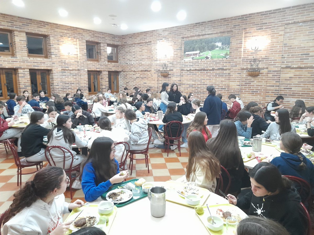 Los días 9 y 10 de enero de 2025, nos hemos ido al albergue de los Batanes, en Rascafría🌳y trabajamos en grupo, hicimos actividades y mejora de proyectos, senderismo para descubrir las cascadas del purgatorio del valle del Lozoya 🥾 y mucha diversión! 😊

#iesAlfredoKraus