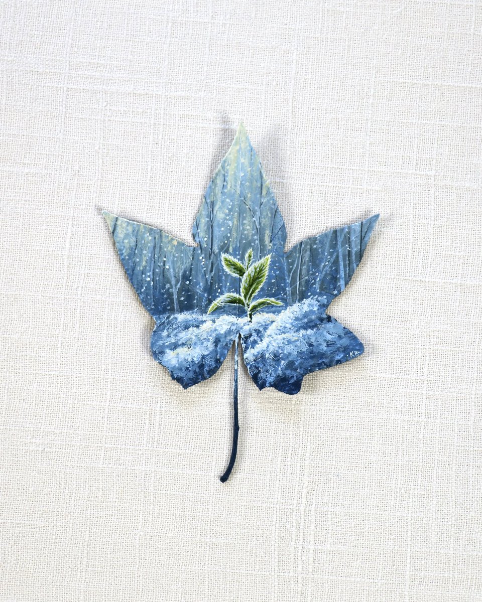 “A Small Defiance”
Painted on a preserved ivy leaf ❄️