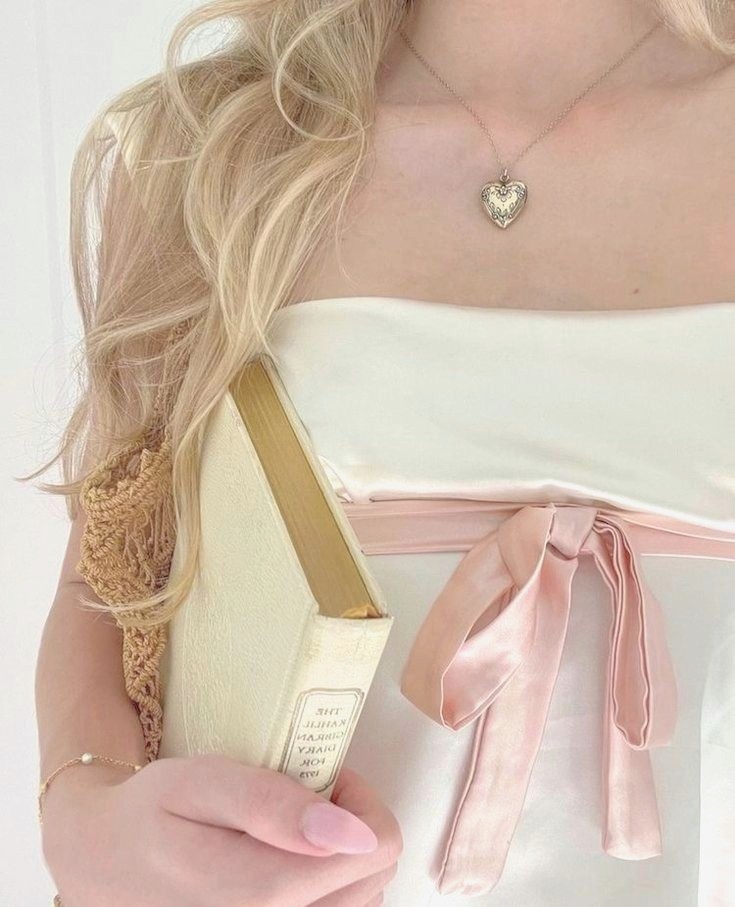 loelfha's tweet image. ࣪ ִֶָ  𖧧 . livros lidos em 2025.  ࣪ ˖
                                — a thread. 𓏲

“Eu vivi mil vidas e amei mil amores. Caminhei por mundos distantes e vi o fim dos tempos. Porque eu li.”