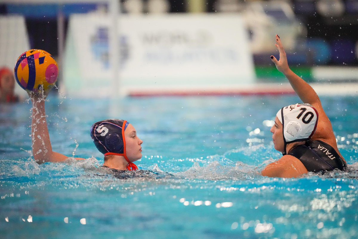FINOfficial_'s tweet photo. ๐คฝโโ๏ธ Il Setterosa fa tremare lโOlanda nella 2ยช giornata della prima fase della World Cup. Vincono le olandesi 11-8, ma la nazionale di Silipo piace per la difesa attenta e la velocitร in attacco.
๐ https://t.co/n80Jgwzl8p
๐ธ @WorldAquatics
#Azzurre #7rosa #Pallanuoto #Waterpolo https://t.co/A1g0zmYlbY