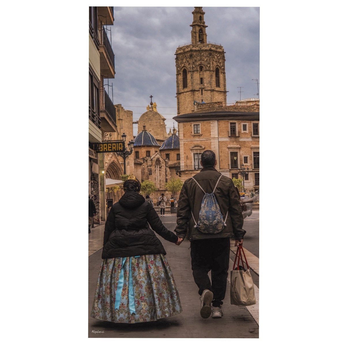 alpalenci_86's tweet photo. #valencia #streetphotography #city #fallera #trajetradicional #folklore #photography #photo #fotografia #foto #detalles #details #momentos #omsystem #camera https://t.co/zaJNC8asJM