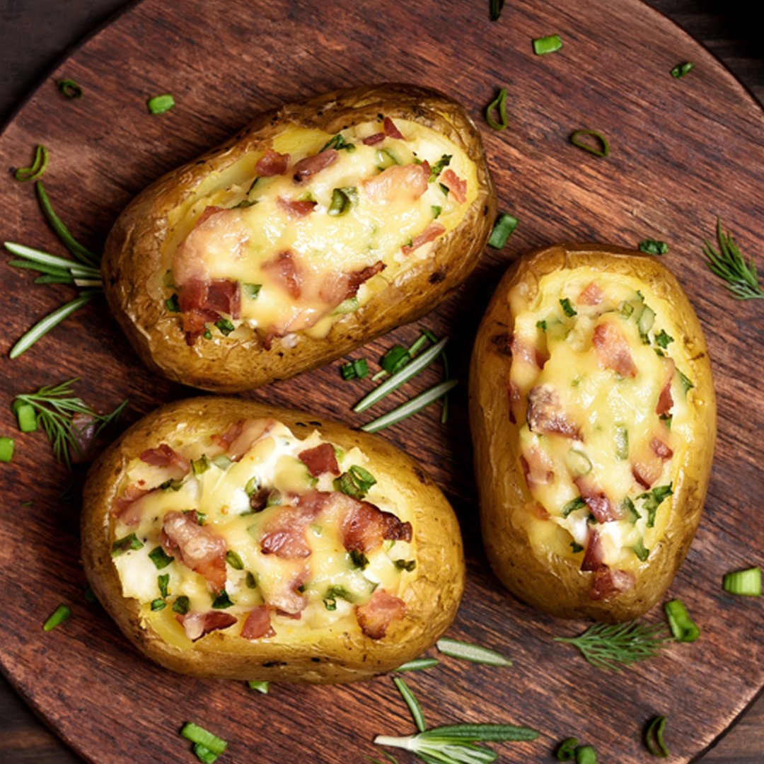 FastdineUk's tweet photo. 📢 Order now at https://t.co/3JYMlFcHuY and enjoy a comforting meal at an unbeatable price.
⏳ Don’t miss out—indulge in your favorite jacket potato combo today!
#FastDine #JacketPotatoes #ComfortFood #CheesyGoodness #BeansLovers #TunaMayoHeaven #KcalCount #DeliciousDeals https://t.co/Lk3lSUxHNV