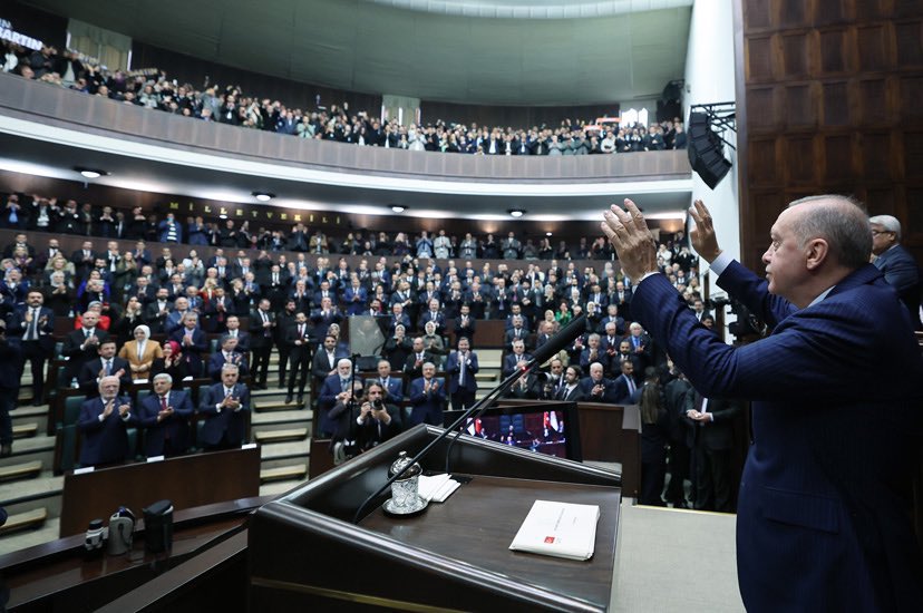 Hayati_Yazici's tweet photo. “Gün kardeşlik günüdür, huzurun kapısını ardına kadar açma günüdür.

Gün tüm coğrafyamızda barışı, istikrarı, güvenliği egemen kılma günüdür.”

Genel Başkanımız ve Cumhurbaşkanımız Sn. @RTErdogan’ın başkanlığında TBMM Grup Toplantımızı gerçekleştirdik. Toplantımızın hayırlara vesile olmasını diliyorum.