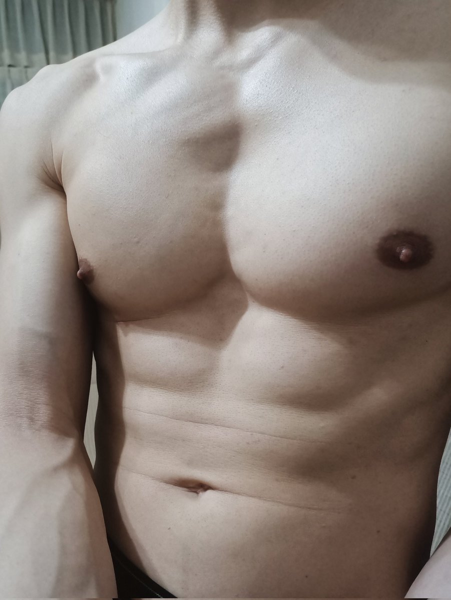 一副對我興趣缺缺的人，某天竟然來預約，還被告白！但是有些相處愉快的熟客，不知何故突然就已讀不回了？也有曾經吵架把我封鎖結果又回來的客人，後來卻給最多的小費，結局超展開總是猜不透
#只能隨緣