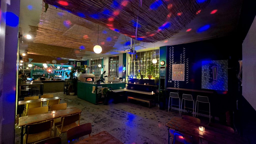 thelidocafe's tweet photo. What’s that? You are looking for a unique and cool venue, by a swimming pool, with a heated terrace, that serves amazing pizzas? in South London?  to hold your party in? Nah, nothing really springs to mind. 😉 https://t.co/I0xdKmlbZF https://t.co/c5z56ozaZI