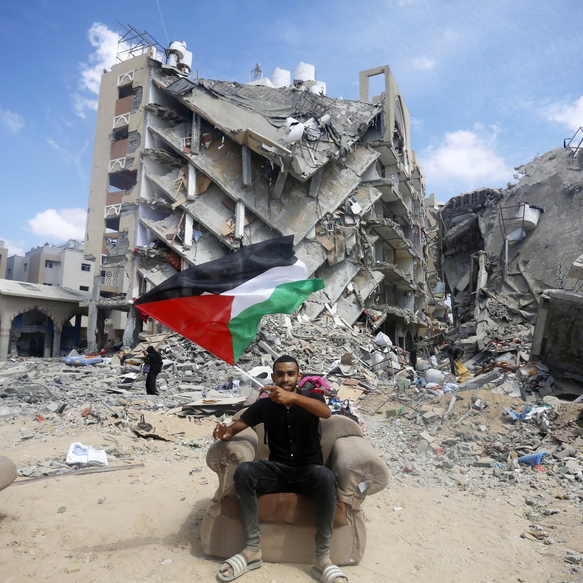 Muslim's tweet photo. BREAKING 🚨:  Gaza ceasefire agreement has been reached, officials say. https://t.co/q46NKzVYlx