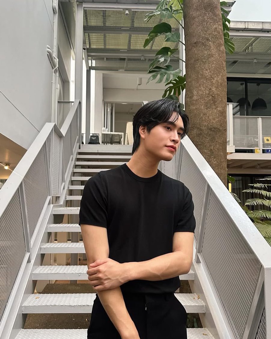 tawattaan's tweet image. black outfit matches and suits us perfectly.