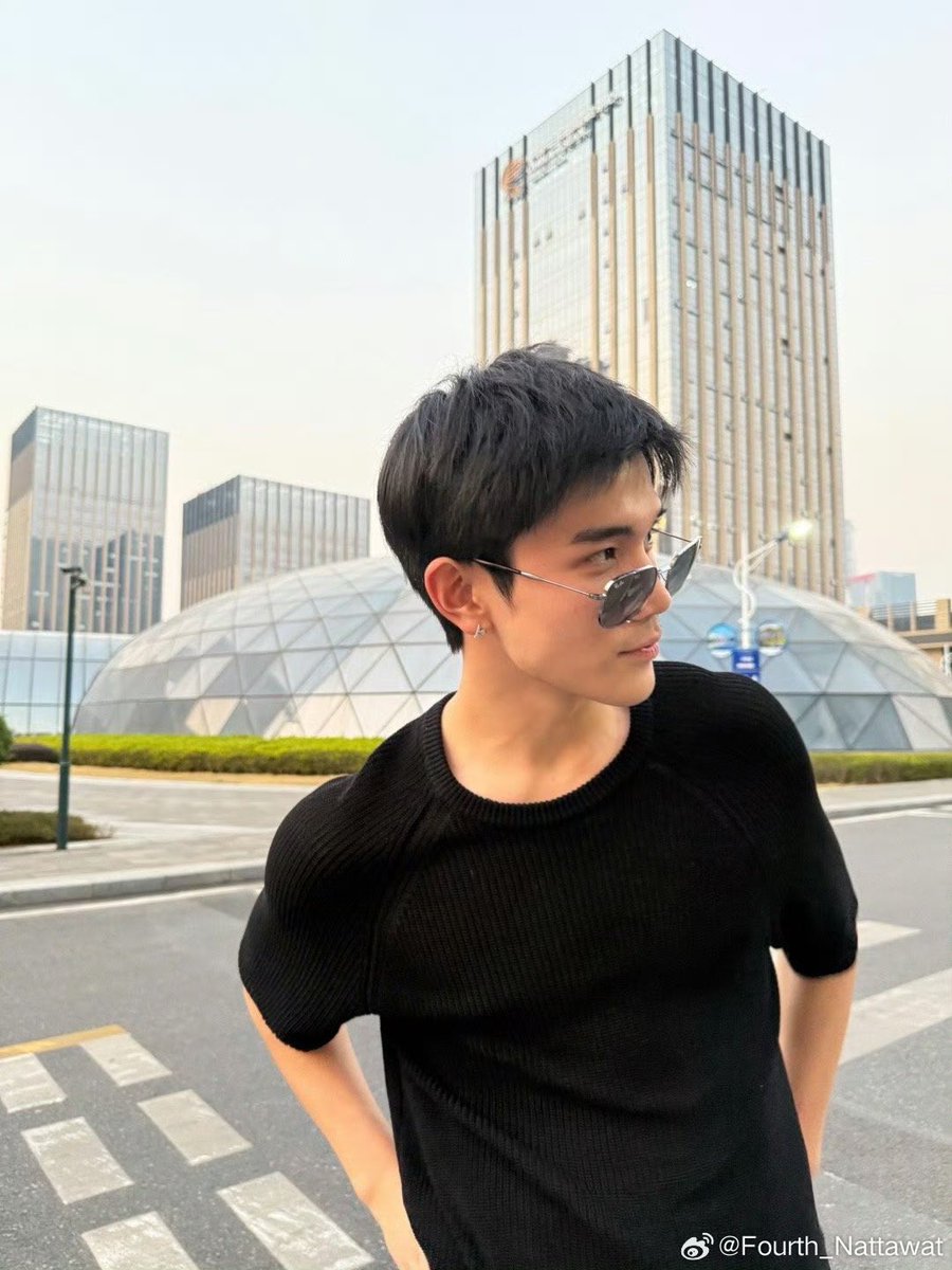 tawattaan's tweet image. black outfit matches and suits us perfectly.