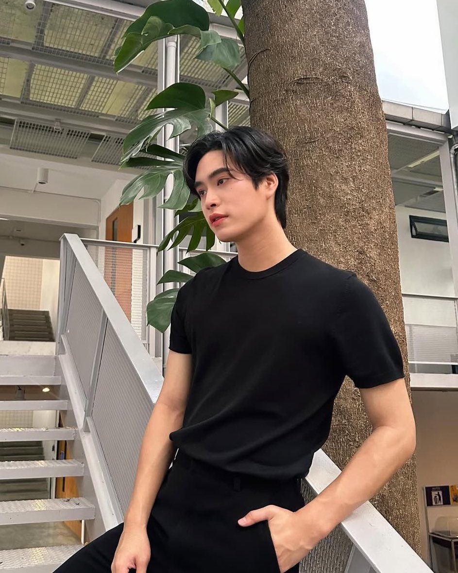 tawattaan's tweet image. black outfit matches and suits us perfectly.