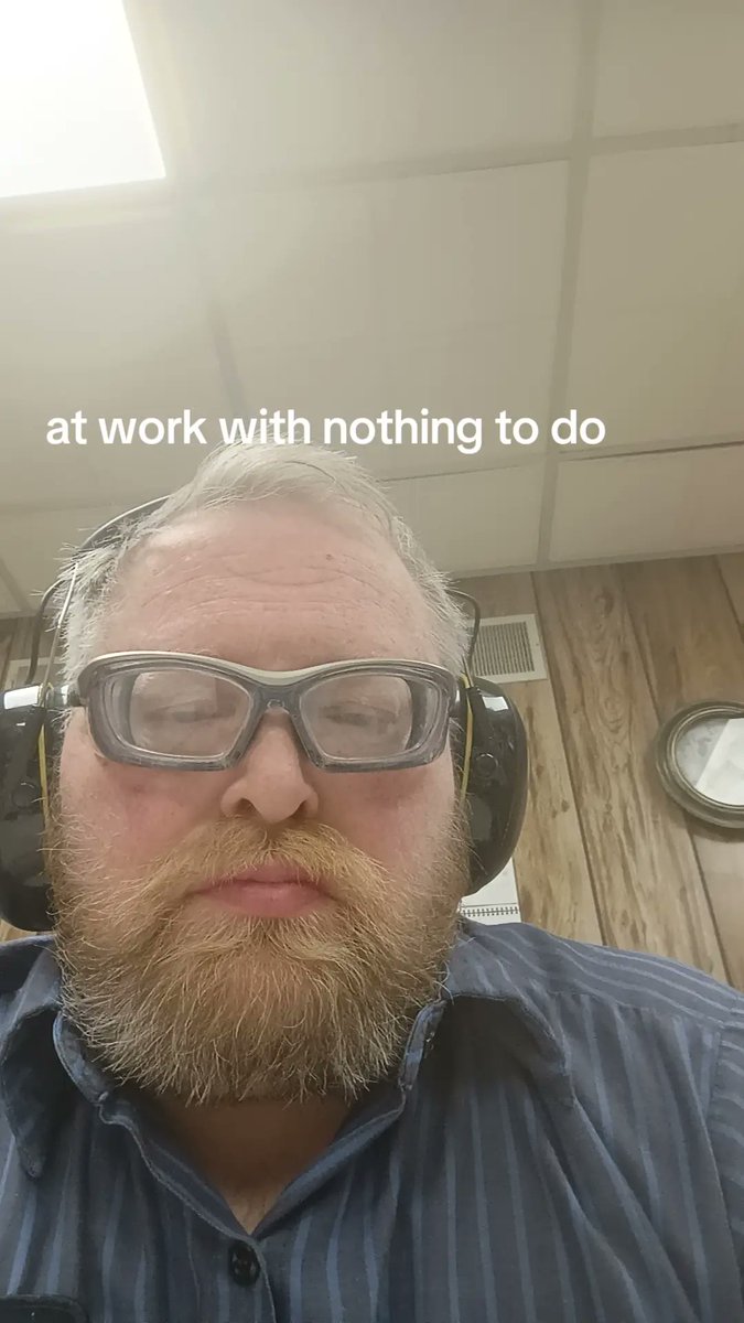 Christo37522708's tweet photo. Long day at work https://t.co/lSD7ikO1nb
