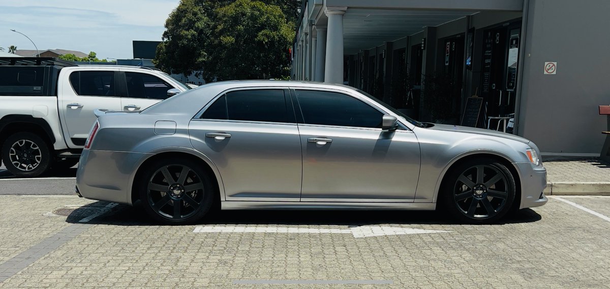 ┌ ── S Λ R G E ── ┐ tweet media