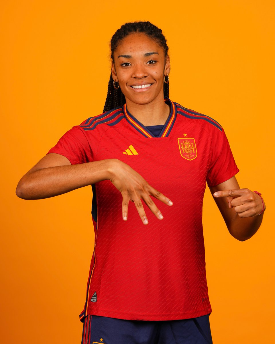 🇪🇸 Star girl ✨

#WEURO2025 || <a href="/SalmaParalluelo/">Salma</a>
