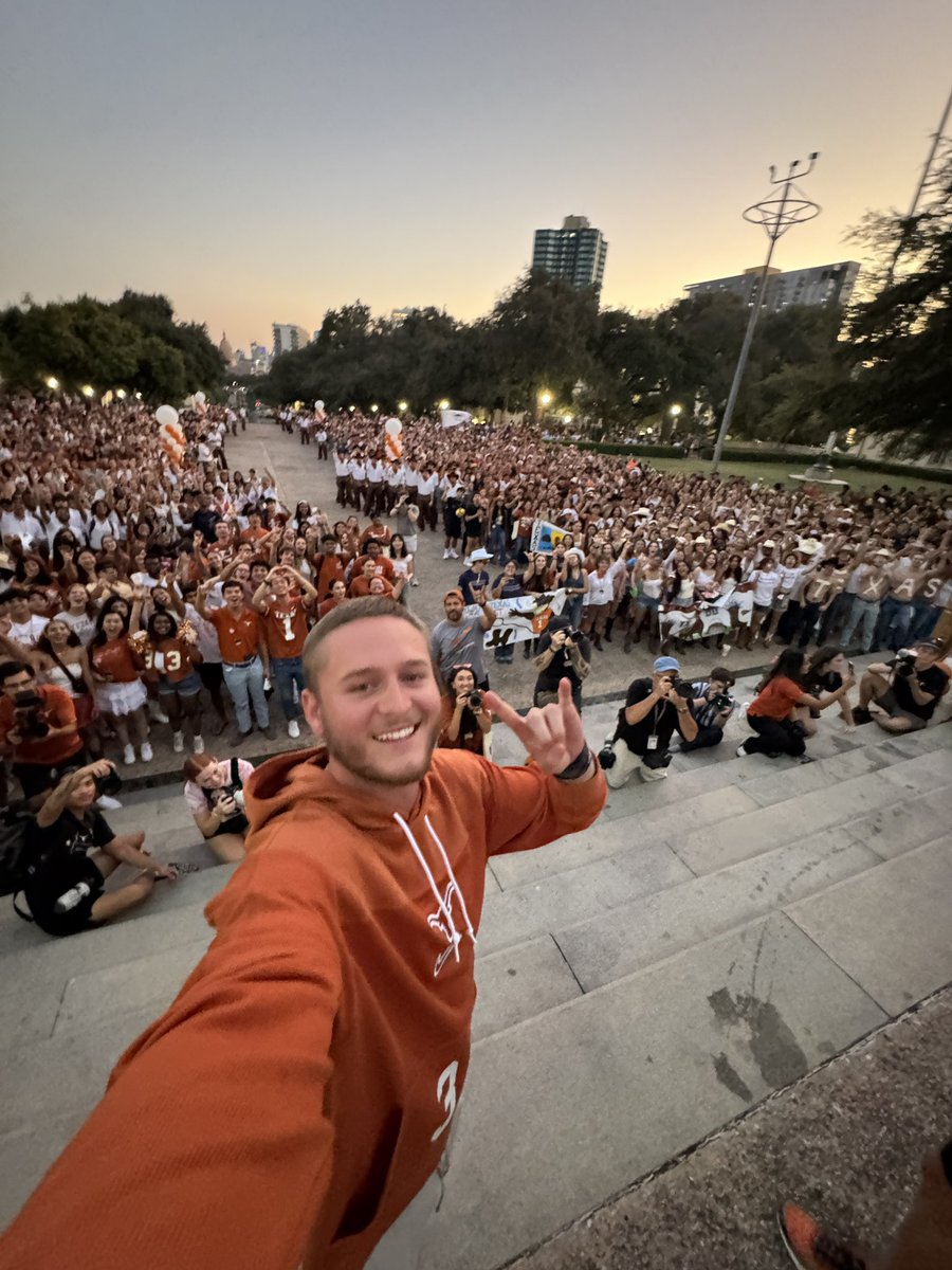 back-to-back CFP semifinalist. conference champion. chill guy. TD celly extraordinaire. selfie king. CFB25 cover boy. Longhorn Legend. 

everyone say thank you to QB1 right now because I’ve seen you in those comments 🤘