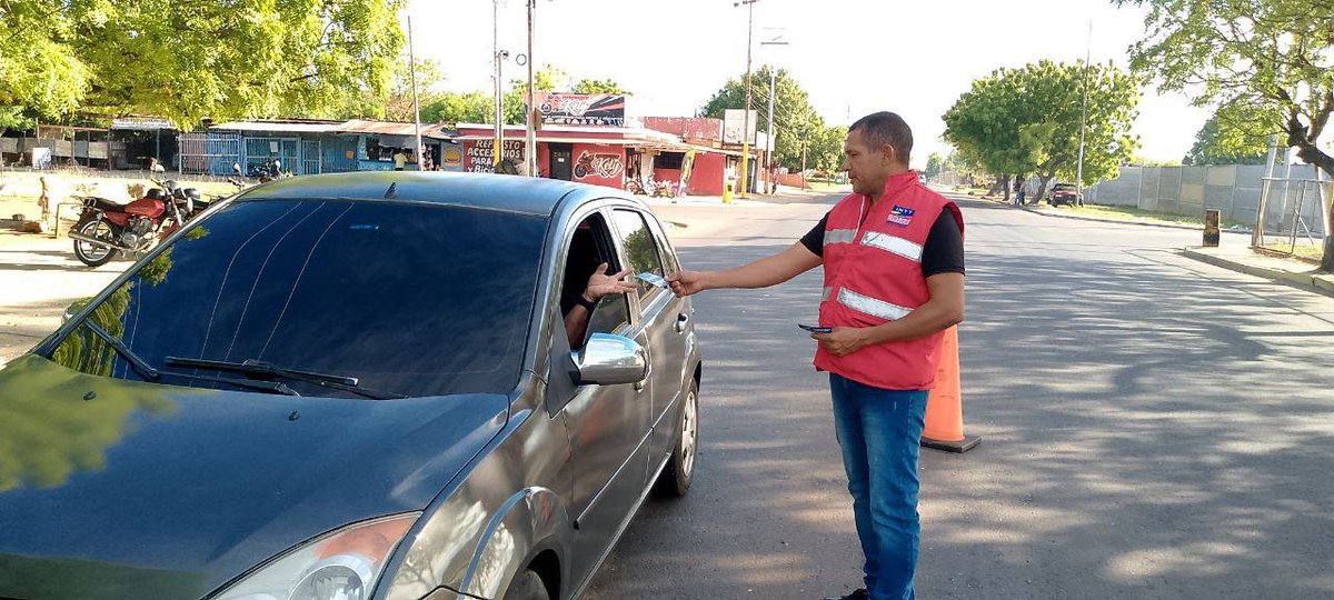 InttContigo's tweet photo. #MovilidadSegura | Funcionarios del #Intt_Ojeda junto a #Impol continúan desplegados por Ciudad Ojeda con el objetivo de dar charlas de concientización vial sobre el uso del cinturón de seguridad y el respeto a los límites de velocidad con la finalidad de evitar accidentes viales https://t.co/ligNzh7zBN