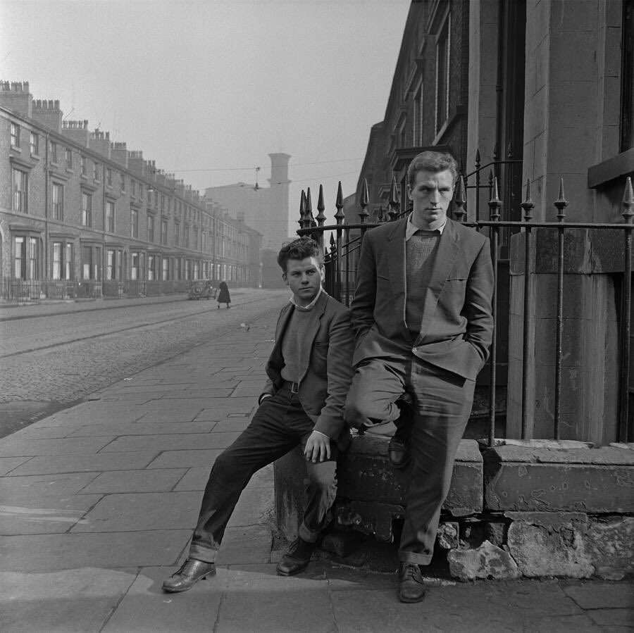 Brian Groom (@groomb) on Twitter photo Unemployed teenagers on a street corner, Liverpool, March 1957, by Bert Hardy. Unemployed teenagers on a street corner, Liverpool, March 1957, by Bert Hardy.