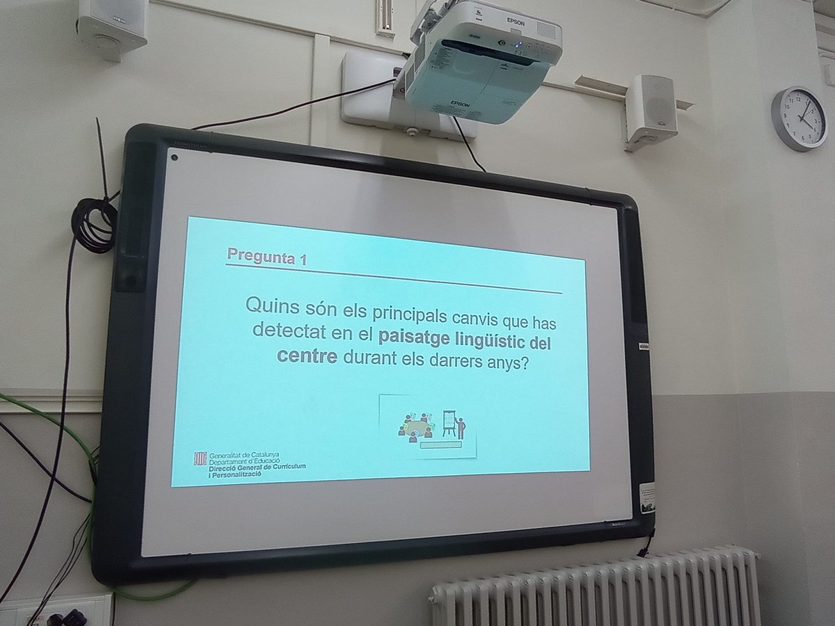 SE_SantsM's tweet photo. 🧵💬Seguim amb els tallers d’#usoslingüístics #ULAE a nostre districte. Avui, a l'@InstitutSants, amb la dinàmica de discussió i reflexió al voltant dels canvis produïts en el paisatge lingüístic del centre. #llenguaicohesiósocial #competènciaplurilingüe 🗣️ https://t.co/Vixaf0XZC1