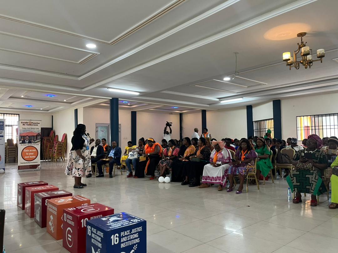 PNUDCameroun's tweet image. UNDP 🇨🇲 #RecoveryProgramme, under the #PPRD-NW/SW, collaborated with South West North West Women's Task Force, @Snwot4 to launch the Women Peacebuilding Manual in Buea. This resource empowers grassroots women & girls in peacebuilding & social cohesion for lasting peace.
The…