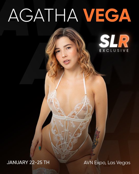 2 pic. Hey hey! Just passing by to remind you that I’ll be signing in AVN Expo in the booth of @sexlikereal