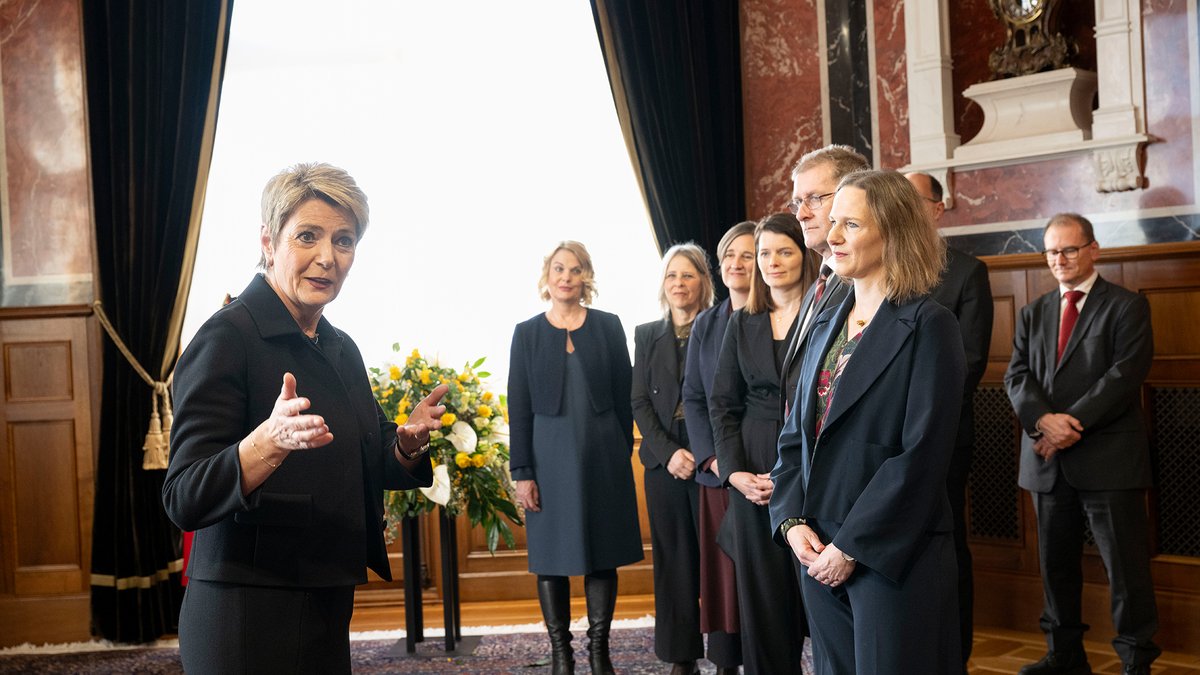 keller_sutter's tweet photo. Heute habe ich das diplomatische Korps im Rahmen des Neujahrsempfangs im Bundeshaus begrüsst: Weltweit finden sich unter dem Zeichen der Freiheit und der demokratischen Mitsprache die besten Antworten – das ist meine feste Überzeugung. https://t.co/7KghlaJEfY https://t.co/tspJriquoN