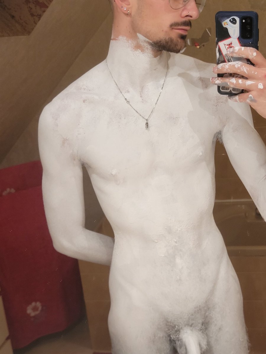 Doesn't it look a bit like a Greek statue? 
🗽🥵🗿
#gay