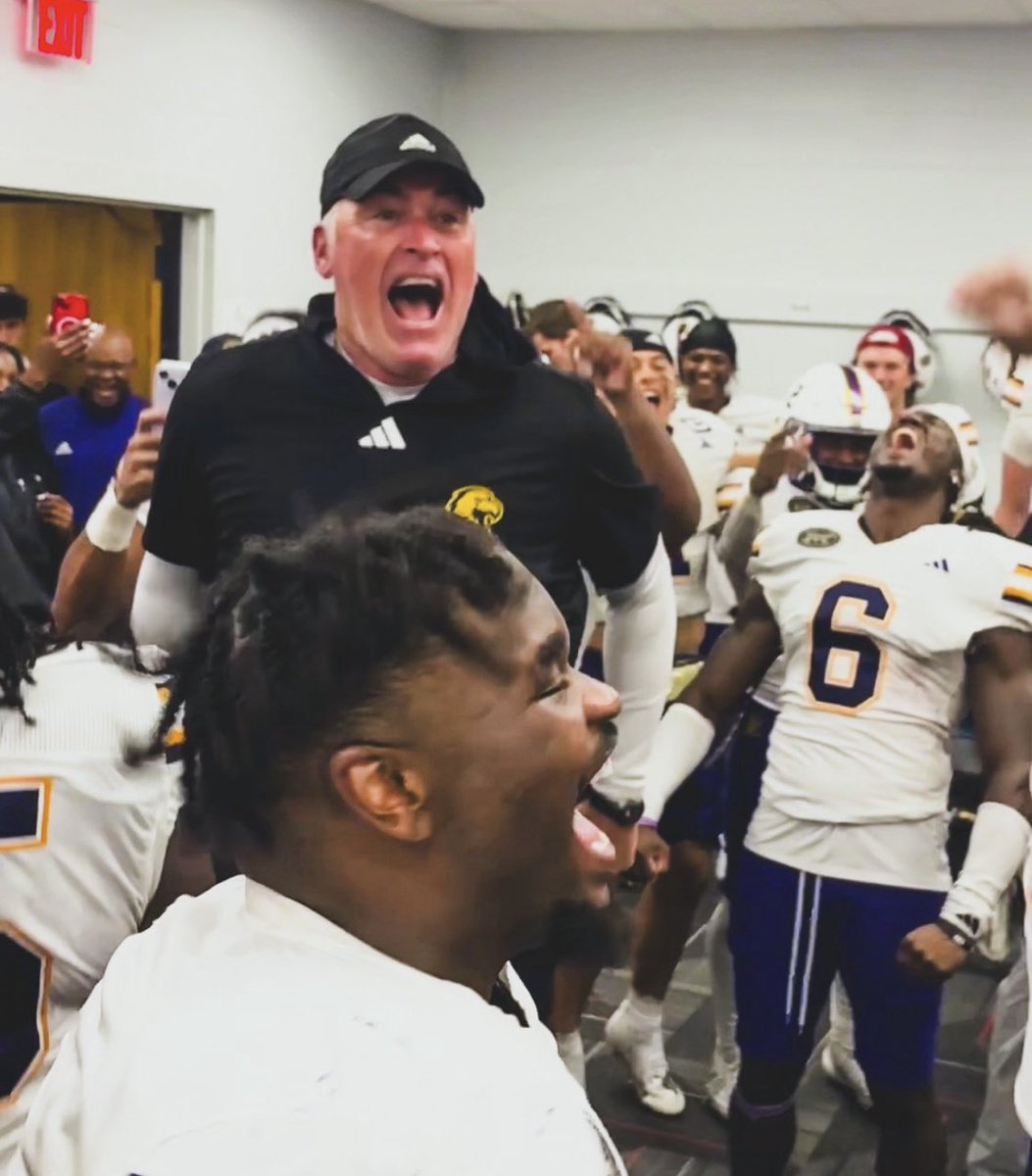 CoachWilder353's tweet photo. How I feel right now knowing we have our first team meeting of 2025 to set the standard🦅 #Runitback2025 #WingsUp #AimHigh #LTD https://t.co/oQlOSoyWWH