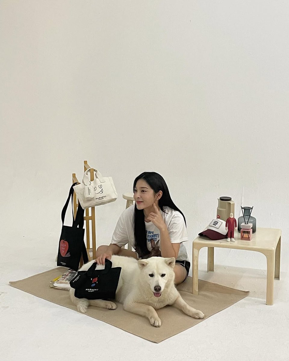 xinsooy's tweet photo. ⠀⠀ֶֶָָ֢֢   ⌕ #seorlinah  ↺.  Who knew my Julie could   be   such  a   natural   in   front   of   
the camera?   She was a total star on set! https://t.co/QIUz2VhL5s