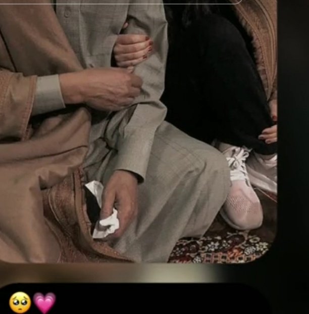 قال الشاعر العراقي زكي العلي في رثاء أبيه: 
«علمتَ أن الأرضَ للناسِ أُنْشِئَتْ
لذاكَ هجرتَ الأرض يا ابنَ الكواكبِ». 

💔💔💔
غفر الله له ولموتى المسلمين..