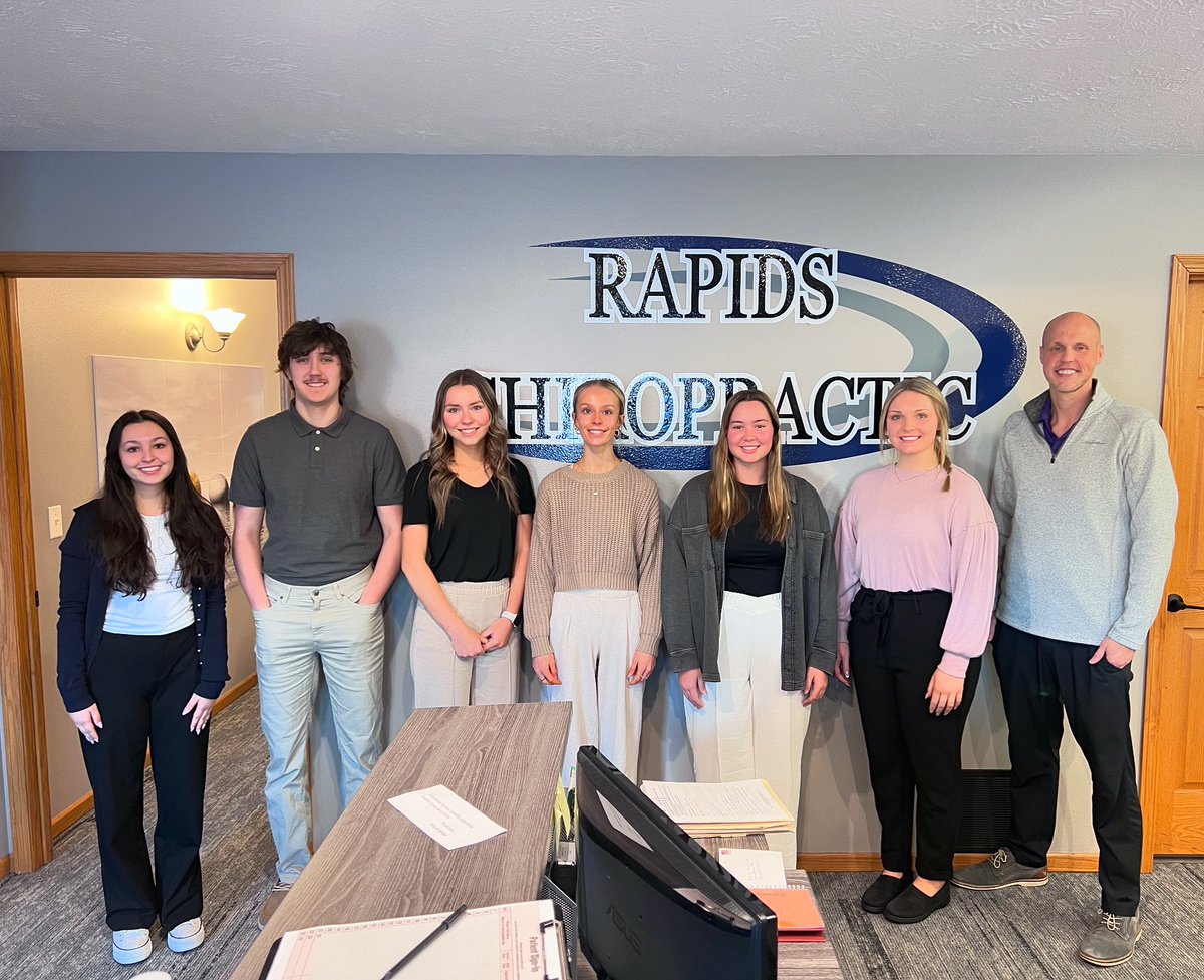 clcaps's tweet image. Our newest group of CAPS Med associates got to kick off their semester touring and discussing with Dr. Reynolds at Rapids Chiropractic! Associates loved the opportunity to learn more about the chiropractic world and participate in some interactive demonstrations.
@SiouxlandCAPS
