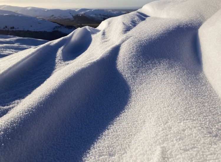 such an abrupt end to the snow, a quick thaw has meant it’s all gone overnight - remembering it’s patterns shaped by the wind last week #fells #snow #lakedistrict #weather