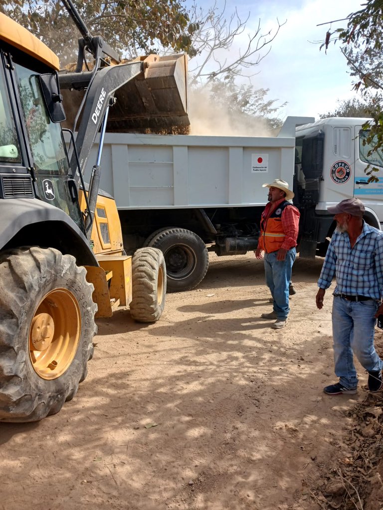 copecogob's tweet photo. En Ocotepeque:
Siguiendo instrucciones de la presidenta
@XiomaraCastroZ y del ministro @JoseJorgeFortin, #COPECO en conjunto con la asociación de Municipios del Valle de Sesecapa #AMVAS y el patronato, realizan labores de mitigación en la aldea Vado Ancho del municipio de Concepción.
#PrevenirEsVivir.