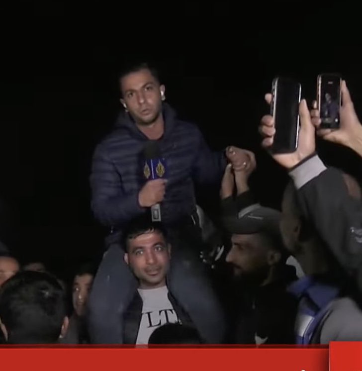 في مكانك الطبيعي يا أنس، فوق الأكتاف..