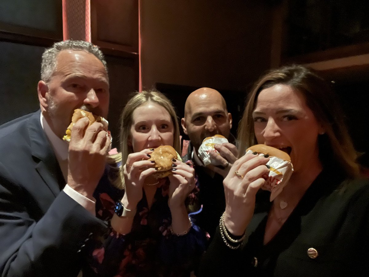 1ABMedia's tweet image. Did we bring 100 fresh In-N-Out Burgers to our #JPM25 event for our community of clients and friends? Yes. Yes we did. Because we love them. What a fun night.