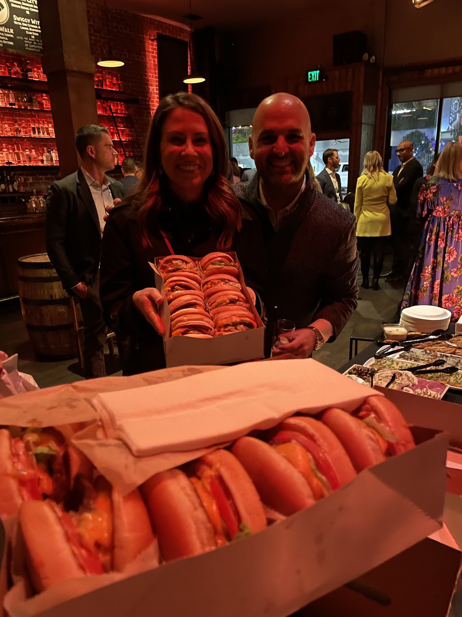 1ABMedia's tweet image. Did we bring 100 fresh In-N-Out Burgers to our #JPM25 event for our community of clients and friends? Yes. Yes we did. Because we love them. What a fun night.